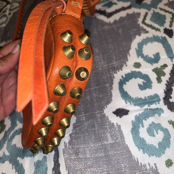 Brown leather bag with studs - Picture 2 of 3